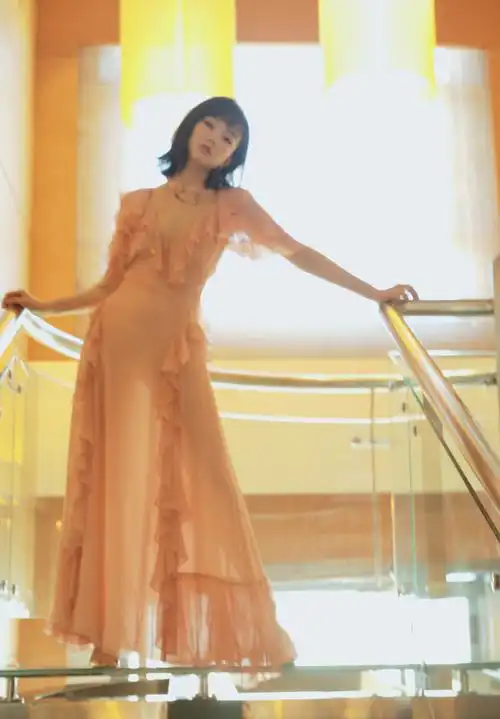 黄龄粉色礼服性感图片写真44