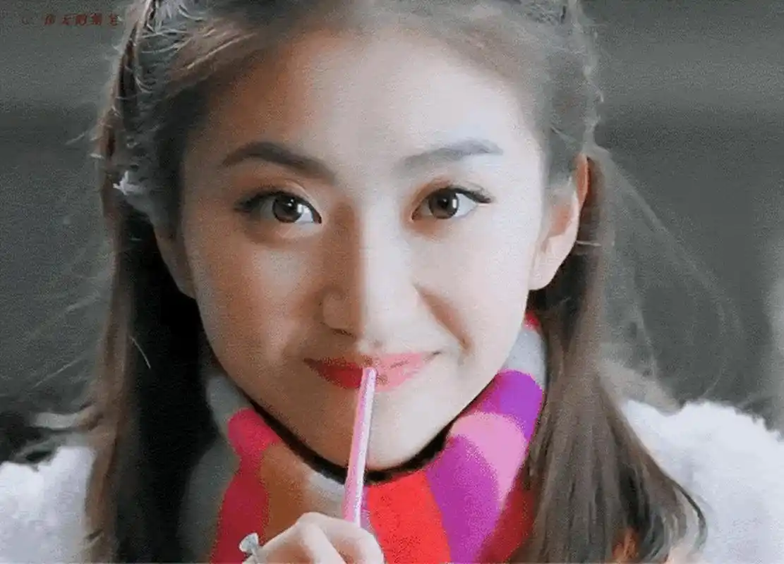 景甜16岁从北京舞蹈学院退学后,路征把她送进了北京电影学院,和郑爽