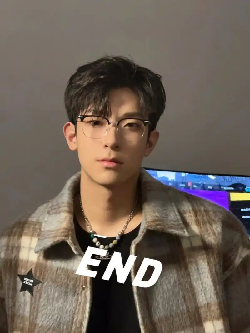 男生选择三七分能很好地修饰脸型 清新短发适合大多数小青年,前部的