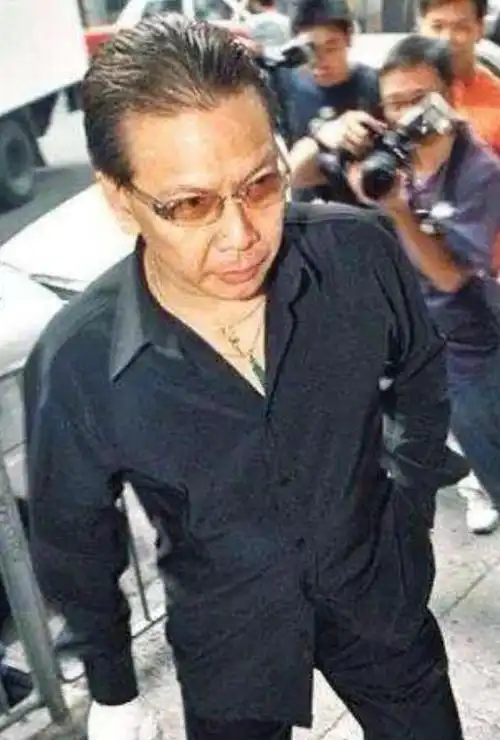 向华强很少提及的亲哥,二婚娶小24岁娇妻,曾被儿子骂不负责?