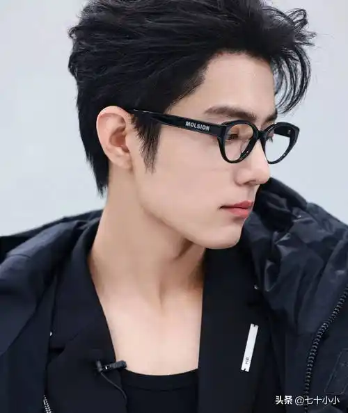 肖战直播,满分状态再破颜值上限,肖战泪痣好身材引发关注