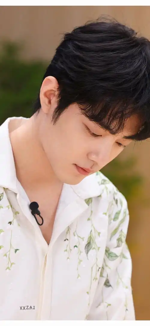 肖战花衬衫直播造型##肖战穿白