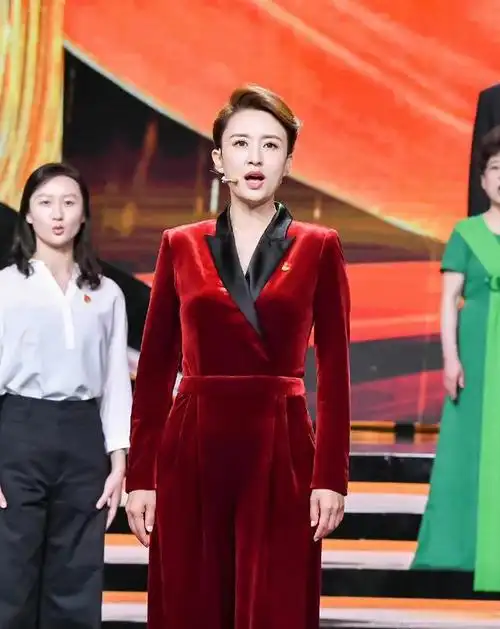 央视综艺节目缺少女主持人?张蕾辞职,李思思跳槽,还有谁能胜任