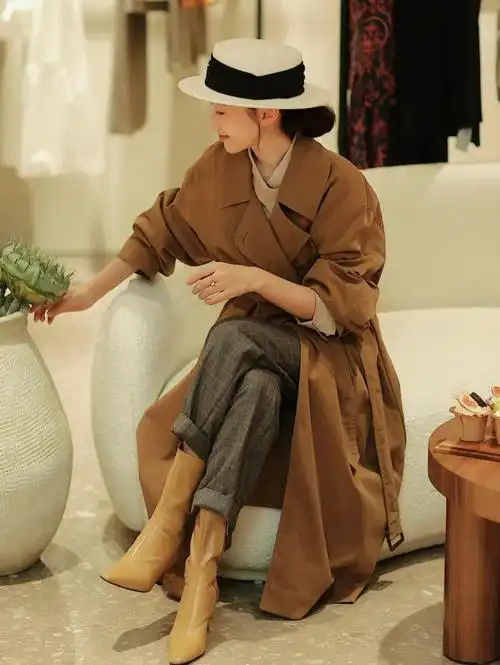 相信对于很多人来说,大地色的搭配还是有一定难度的