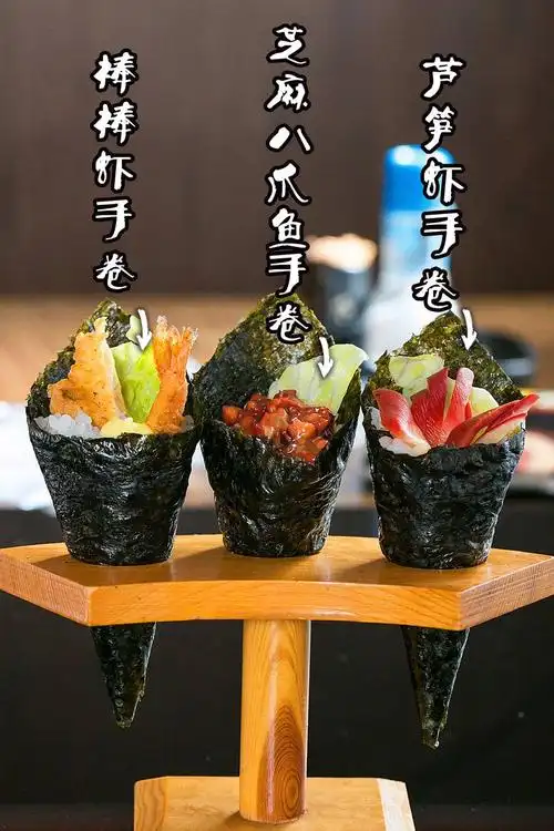 就算台风打到来我都要吃完这口寿司!