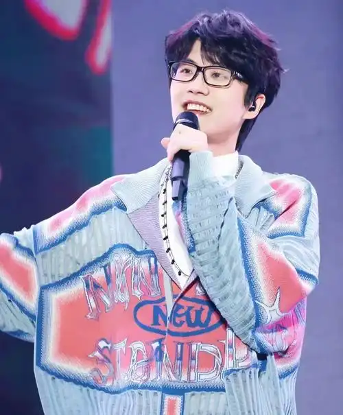 许嵩演唱会武汉站明天开票啦!许嵩演唱会武汉站明天中午11:1 - 抖音