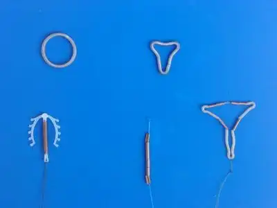 避孕环是宫内节育器的俗称,是一种放置在子宫腔内的人工流产器具,可由