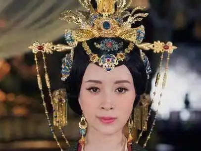 原创原创42岁的金巧巧脸僵成这样全程拍照一个表情惊呆网友