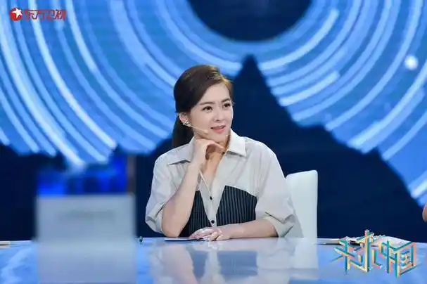 著名主持陈辰新照状态大好和时间做朋友的人生令人羡慕