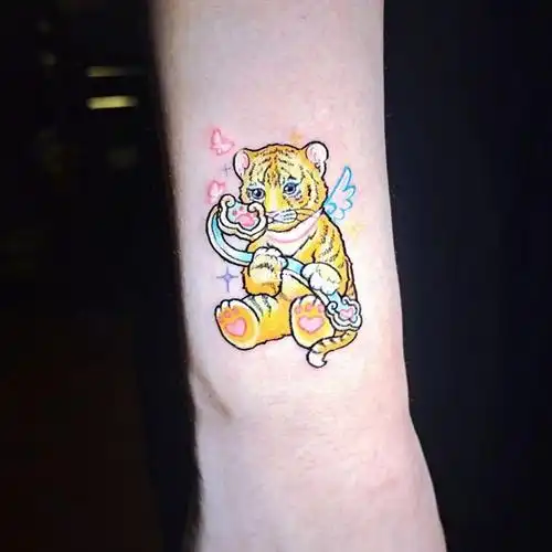 所以整了个超迷你版～在手腕,遮盖疤痕的#济南纹身  #滨州纹身  #老虎