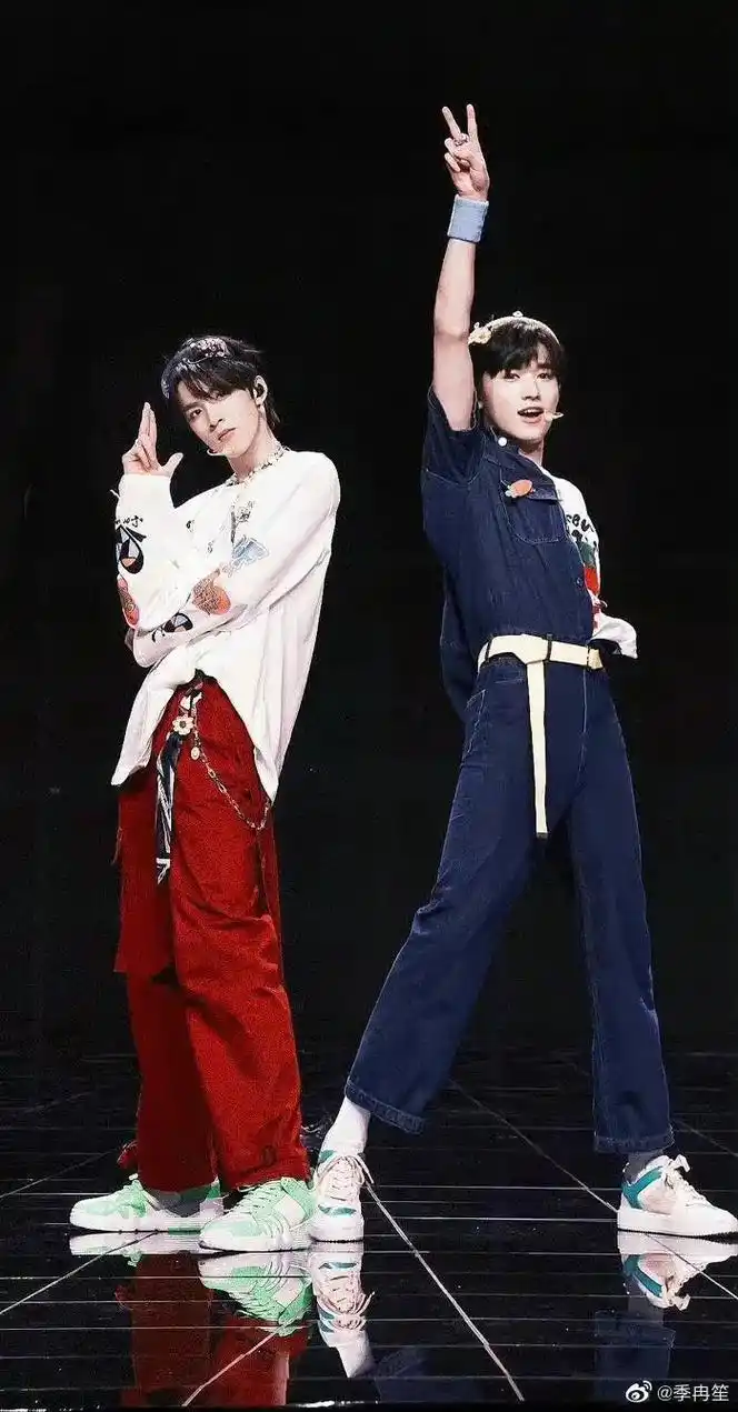 喜欢宋亚轩刘耀文的看过来了,大量文轩的照片来袭,同时也恭喜文 - 抖