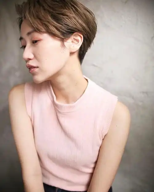 女人过了40岁别再留黑长直了今夏流行休闲短发减龄又时髦