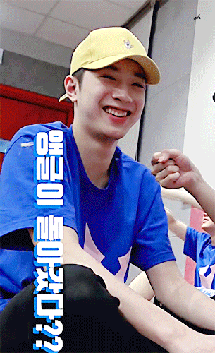 赖冠霖动图.奶罐最可爱.侵删by鲸落.吧唧一口奶罐