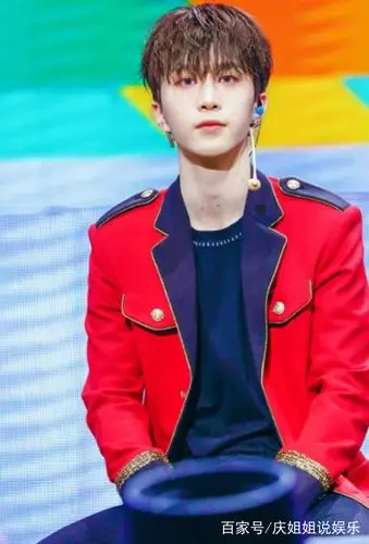 看看范丞丞昔日出席活动,我只想说:求求你别再染这样的头发了