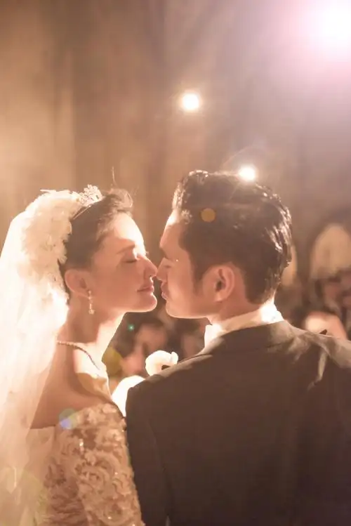 袁弘张歆艺一吻定情 伴娘伴郎高颜值组合