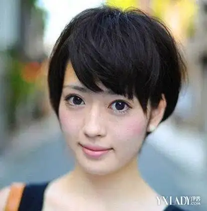 中学生齐耳短发后面剃光好看吗不剃光的发型更有魅力