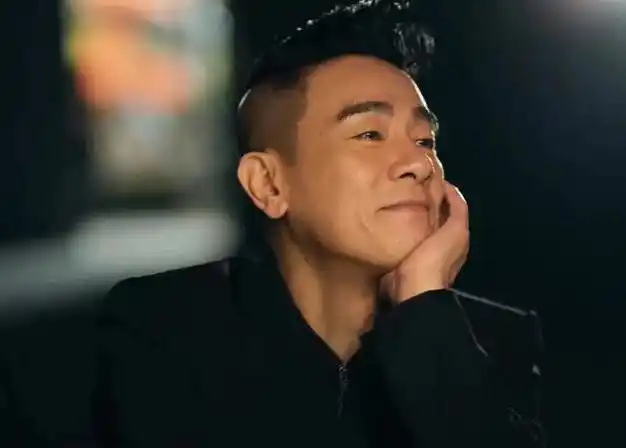 10月1日国庆节陈小春高调发文