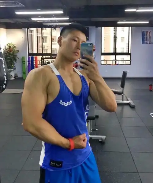 肌肉男～健身教练包奕斌.(2018年11月9日制作)