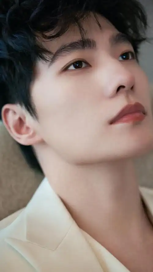 杨洋卷毛发型梦回茅十八##杨洋小卷毛