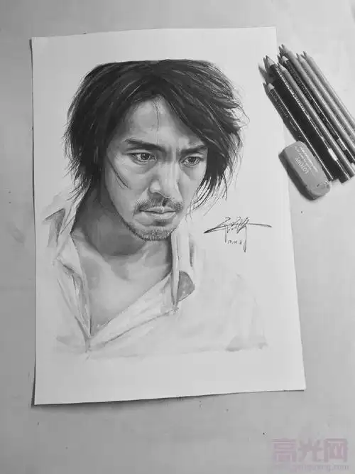 手绘黑白人物素描教程周星驰彩铅素描步骤图