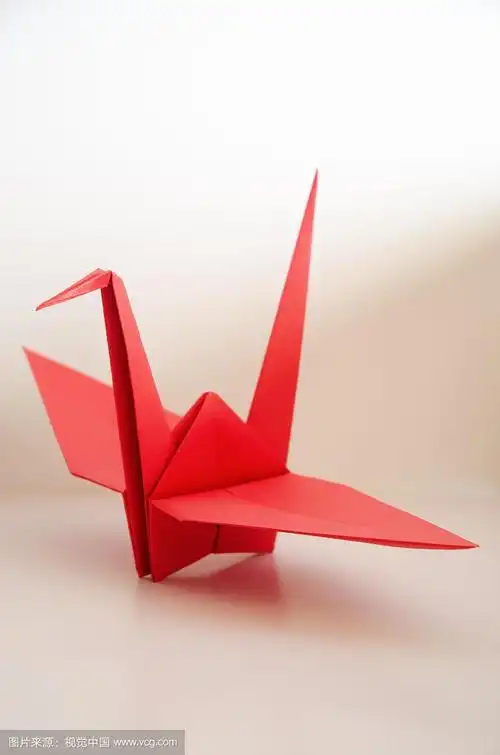 红色纸鹤