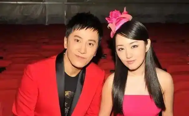 杨钰莹被玫瑰和钻石感动,为爱回归家庭后,男友入狱至今未婚!