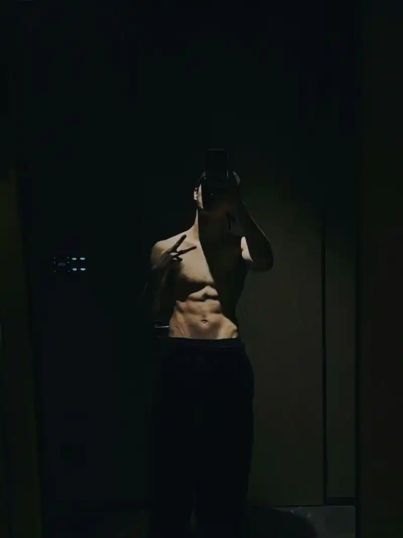 许凯这个身材这个腹肌,你可以吗?