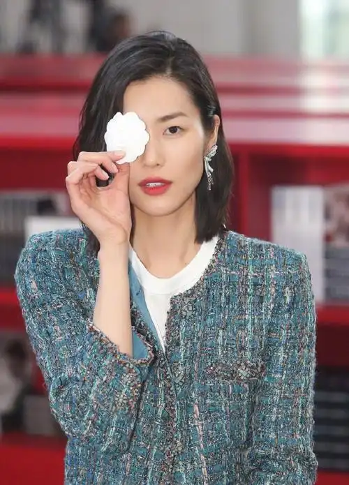 刘雯性感优雅写真图片13