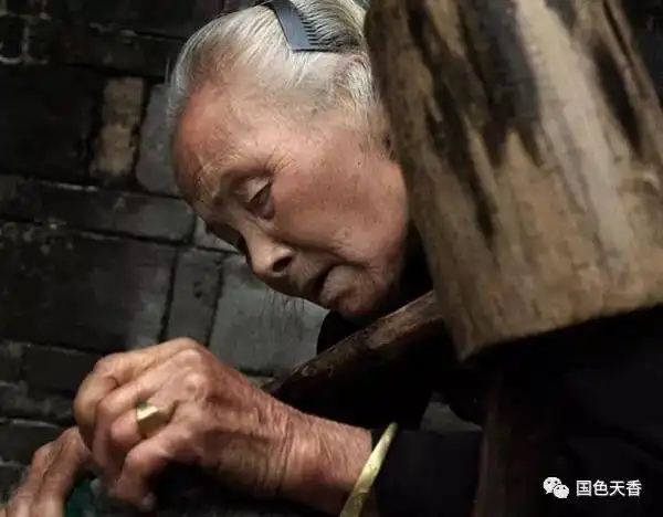 献给天下所有伟大的母亲