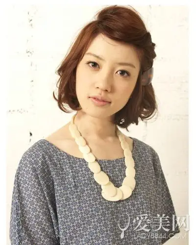 教你厚重齐刘海扎起来短发露额更清爽