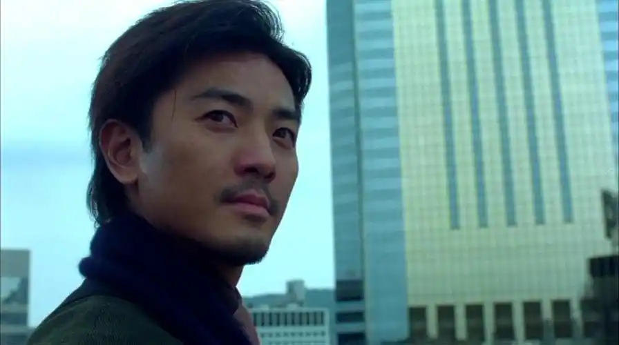 看看郑伊健大叔的小胡子造型