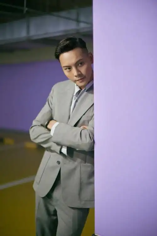 上游时尚|陈伟霆穿西装梳油头简约又帅气 - 上游新闻·汇聚向上的力量