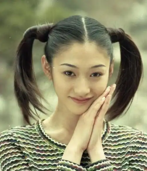 "苦情冷白皮"李小冉出道26年,14部经典窥见:容颜几变?