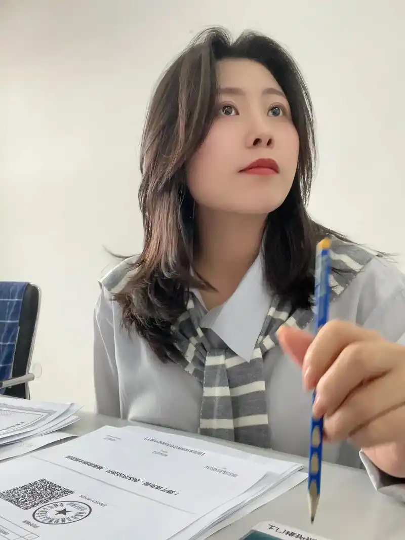 上班哪有不疯的,硬撑罢了!#工作照 #打工人的精神状态 # - 抖音