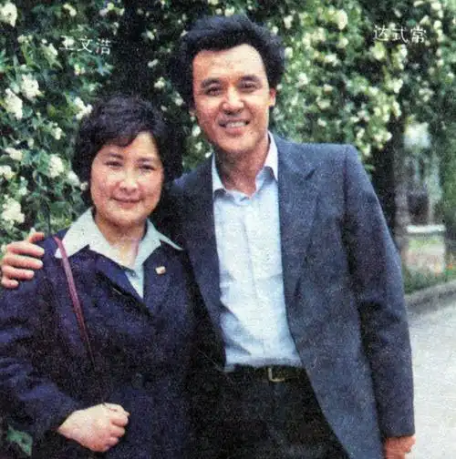 回顾达式常独宠妻子一人至今不愿买车83岁坚持拍戏令人动容