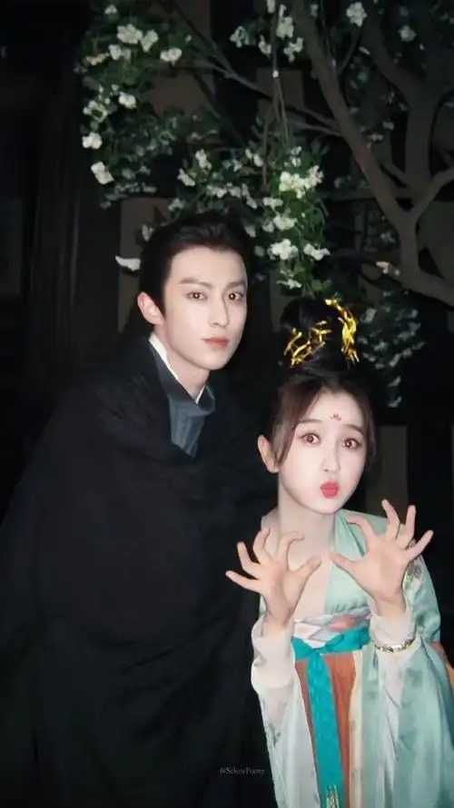 虞书欣王鹤棣合照##苍兰诀群像胶片照