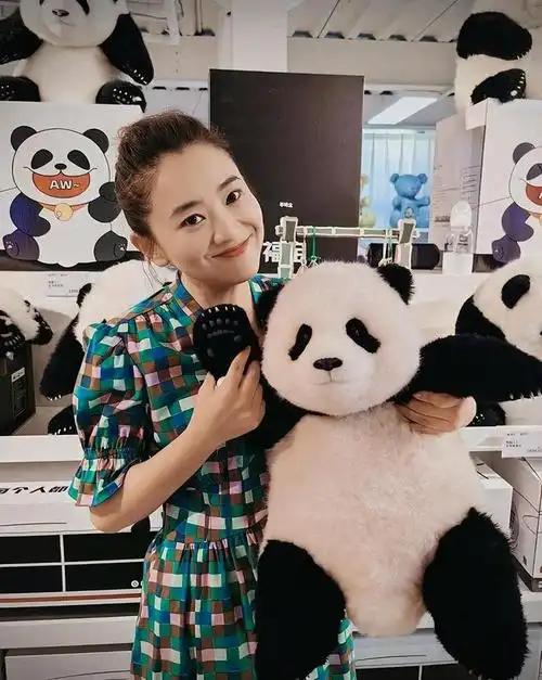 月亮姐姐:忙完工作忙带娃,端午节和儿子花88元逛"熊猫星球"展