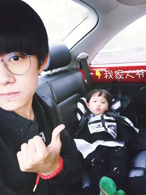 易烊千玺 饭修图(crweboughtazoo)宝宝的小胡茬超级酷
