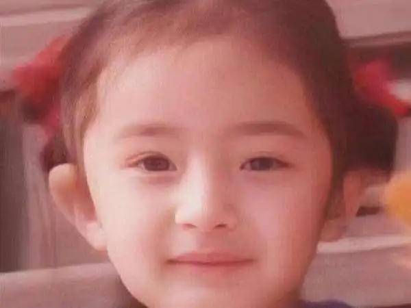 小糯米近照疑似曝光网友直呼简直是缩小版杨幂