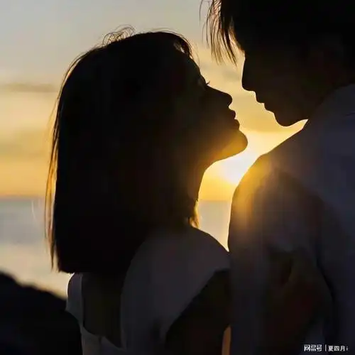 白月光用来怀念朱砂痣刻在骨子里蓝颜红颜知己则是最懂你的人