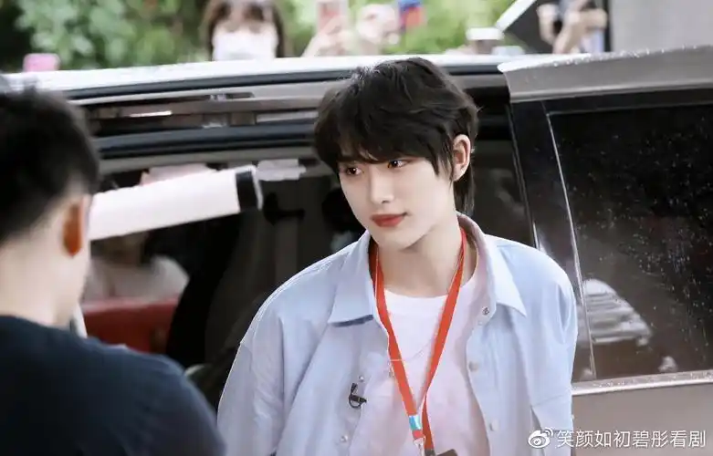 丁程鑫回归《快本》,自曝高考后的日常,还兑现了对何老师的承诺