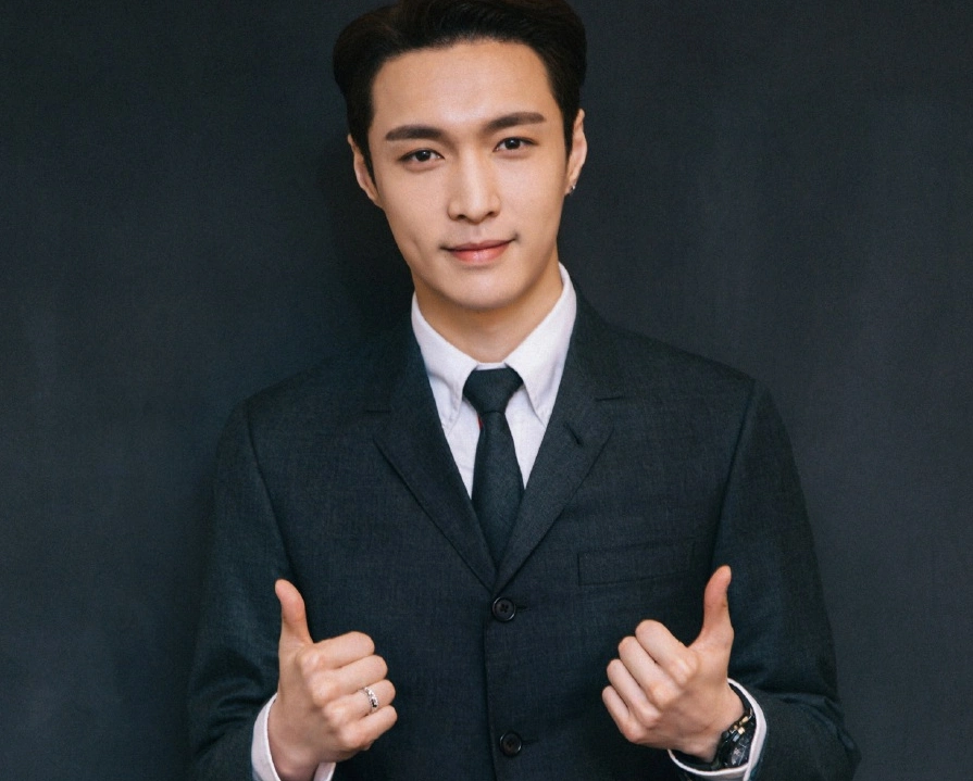 原创张艺兴《大明风华》造型曝光,留络腮胡满脸沧桑,颠覆形象像胡歌