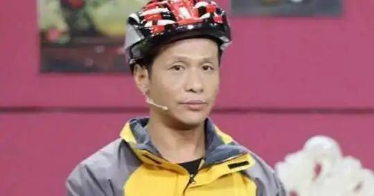 宋小宝的颜值或许真的让人无力吐槽,长得确实不怎么好看,身高也不够