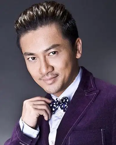 左耳苏有朋换一个身份再青春 背头发型有范