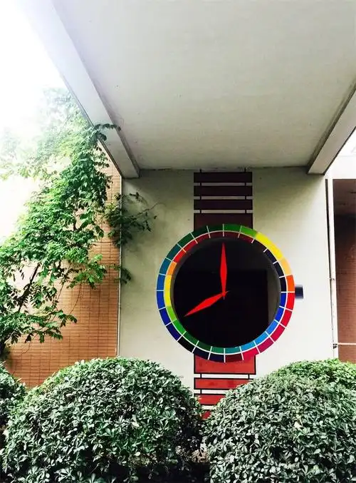 创意与艺术设计学院,副教授,硕导,在读博士,主要研究领域 - 公共艺术