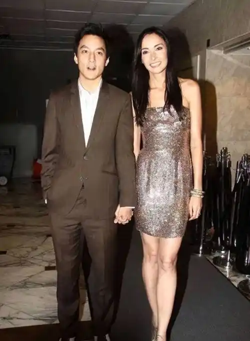 吴彦祖混血妻子瘦过头似干瘪老太婆,9岁女儿染红发古灵精怪像爸_lisa