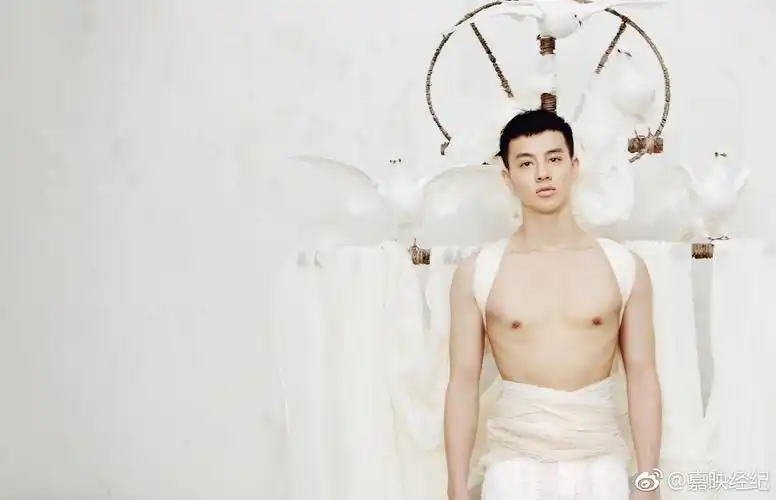 尹昉纯洁得像天使.