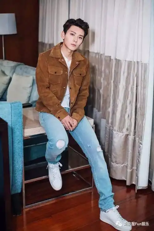 陈翔生日:1989年12月13日 出生地:甘肃天水 星座:射手座 身高:176cm