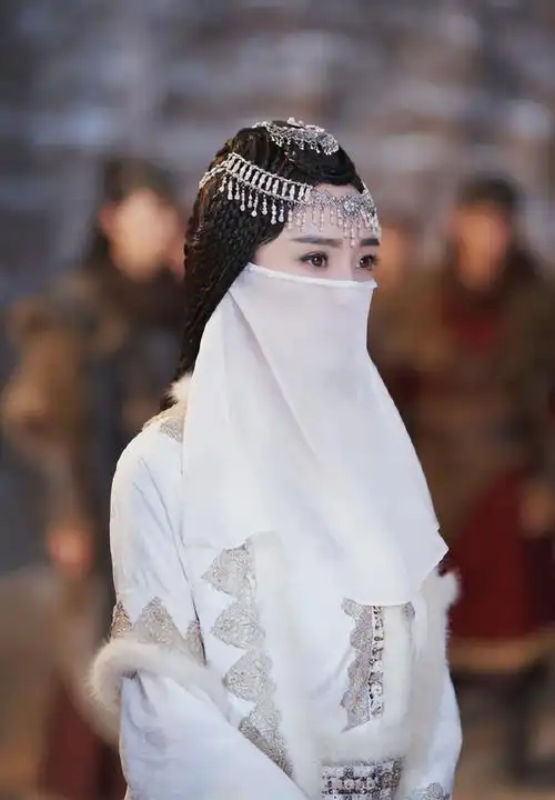 同为戴面纱的美人,把赵丽颖,杨幂,景甜放在一起,差距一目了然