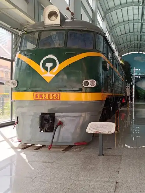 准轨东风1型2058号内燃机车